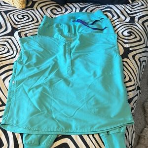 Size large in both pants and bottoms.